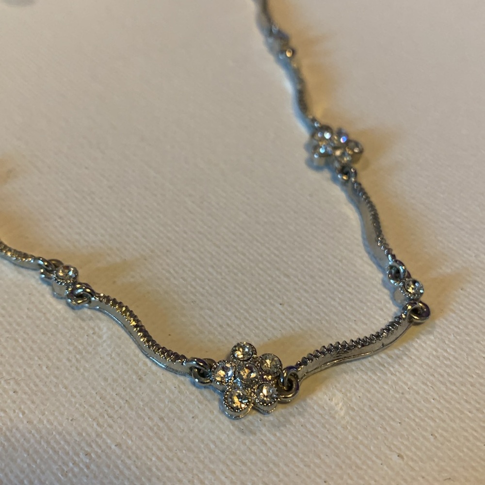 Avon Vintage Diamond Flowers Earrings & Necklace Set - Picture 5 of 5